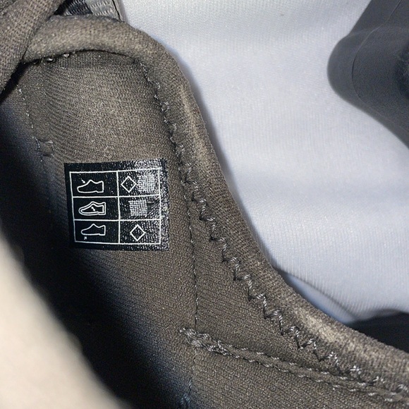 Keen women’s shoes, size 10 - Picture 7 of 12